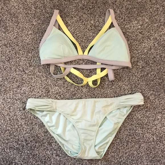 Cute Victoria’s Secret Bikini - Picture 1 of 6